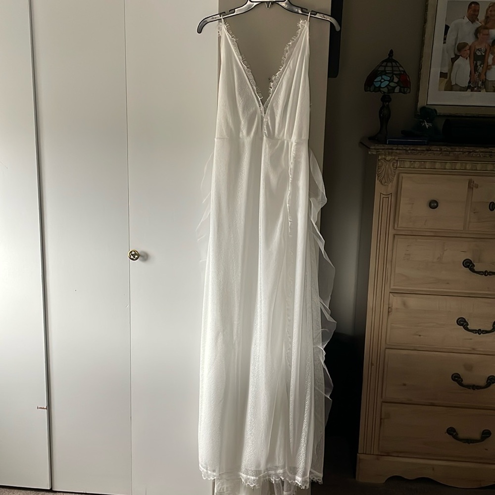 Beautiful White Long Prom/Wedding Dress by Size 8.